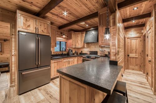 Songbird Cabin at Chambers by Tahoe Getaways - Pet-Friendly 2 BR with HOA Access in Homewood (CA)