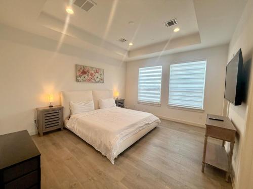 Beautiful Townhome near Downtown HTX and Med Center - image 11