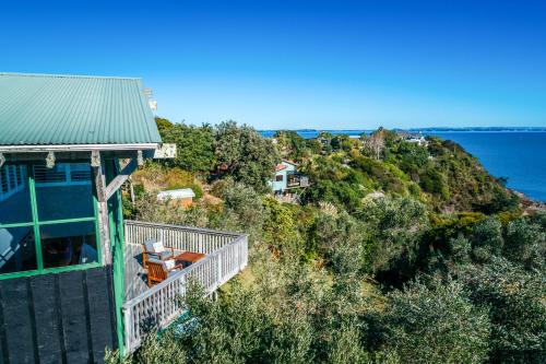 Spinnaker Watch - Ocean Views on Waiheke Island – khách sạn tại Surfdale