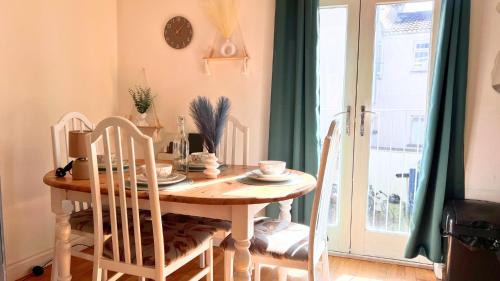 Urban Oasis Stylish Boho Flat in Bristol