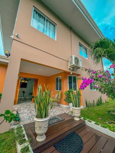Vacation Home with Pool Quepos in Quepos