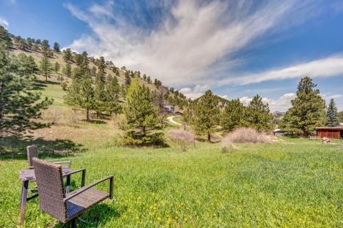 Peaceful Mountain Retreat with View, Near Boulder! in Boulder, USA