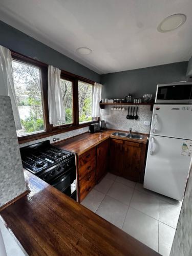 Cabañas ROCA DEL LAGO, en Villa Pehuenia (Cabanas ROCA DEL LAGO, en Villa Pehuenia) in 比利亞佩韋尼亞