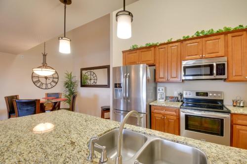 8 Mi to Tonto Natl Forest Modern Condo in Mesa! in Apache Junction