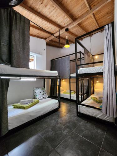 Hostel Metro Floresta Alojamiento, Медельин
