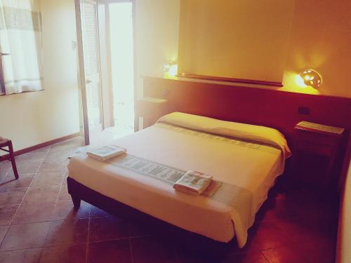 3 twin beds