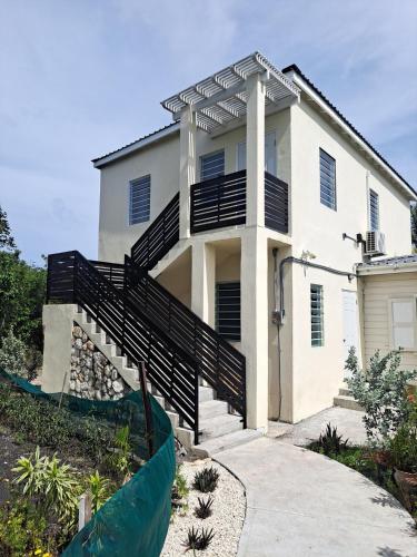 Long Bay Rd 2BR Apartment in Willikies