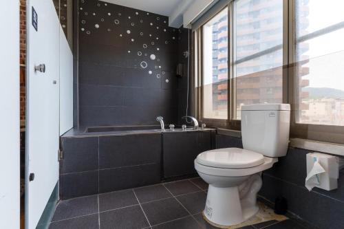 room detail thumbnail 2