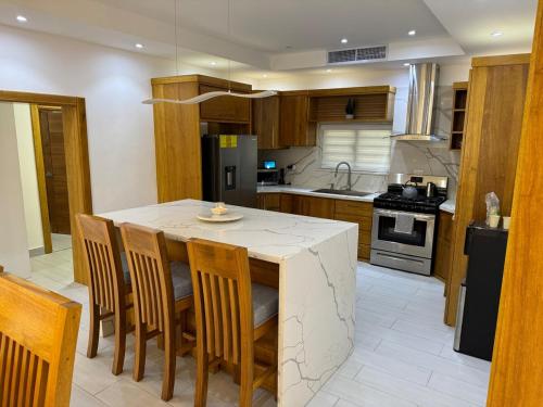 New villa with 4 bedrooms and 5 beds in La Caña