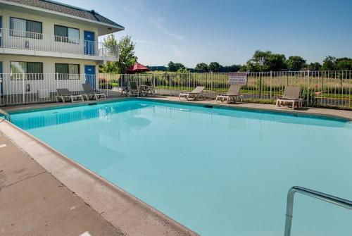 游泳池, 堪薩斯城西南列涅薩號6汽車旅館 (Motel 6-Lenexa, KS - Kansas City Southwest) in 萊尼克薩 (KS)