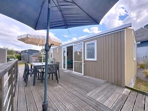 Mobile-home PMR, piscine chauffée, proche plage, 4 pers, 2 chambres, parking inclus - FR-1-361A-42 (Mobil-home PMR tout confort, 200m plage, piscine, 4 pers, 2 chambres, parking, wifi, menage inclus -) in Jullouville