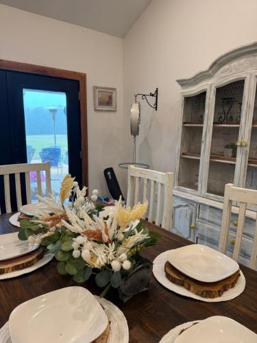 Cedar cross cabin in Demopolis