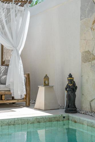 Canggu Hacienda - Elegant Private Retreat for Couple - image 2