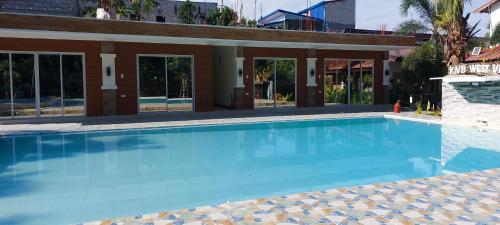 KNB West Villa Inn by SMS Hospitality - 수영장