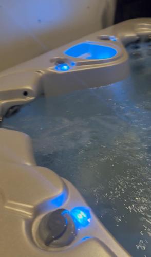 Pezsgőfürdő, Cedar cross cabin in Demopolis