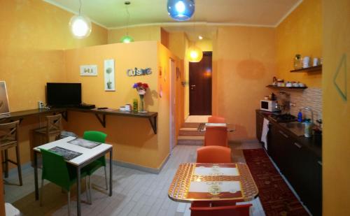 Kitchen, B&B Rainbow in Orto Botanico