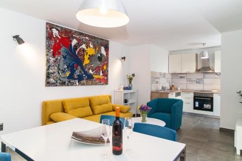 2 bedrooms, 3 beds