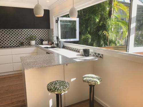 Pearl Cottage - Stunning River Front Cottage with Pool in Dunbogan