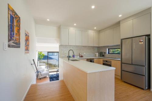 Modern 4-Bedroom Home in Glenfield, Auckland (foto 7)