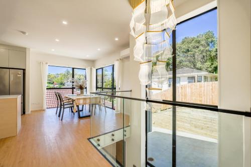 Modern 4-Bedroom Home in Glenfield, Auckland (foto 6)