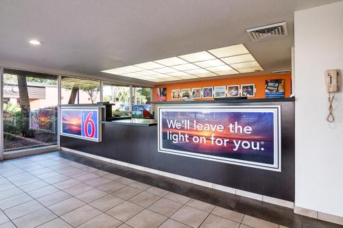 Lobby, Motel 6 Tampa, FL - Fairgrounds in East Lake - Orient Park