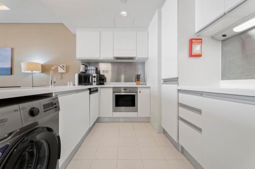 Abi Holiday Homes - Studio & 1BR Dubai Mall Fashion Avenue Residences, Dubai (photo 10)