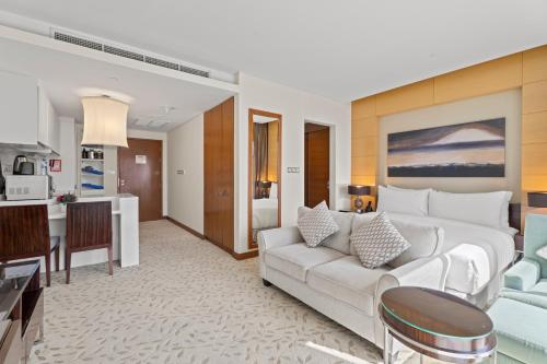 Abi Holiday Homes - Studio & 1BR Dubai Mall Fashion Avenue Residences, Dubai (photo 2)