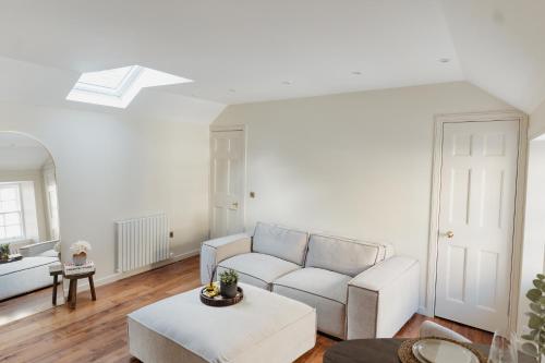Charming Central Mews Home with Secure Parking 