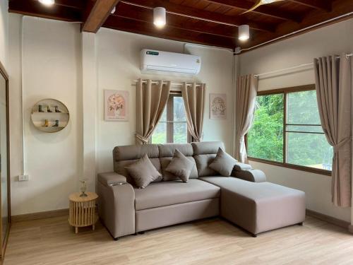 2 bedrooms, 5 beds