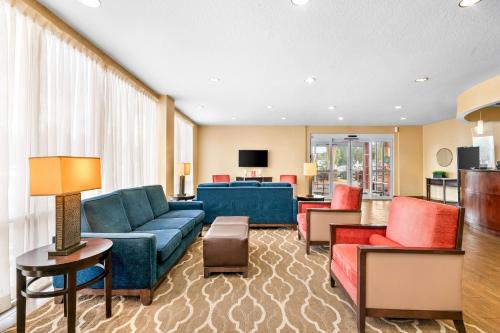 Comfort Suites Orlando Airport - image 29