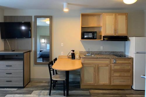 Suburban Extended Stay Hotel near Panama City Beach - image 7