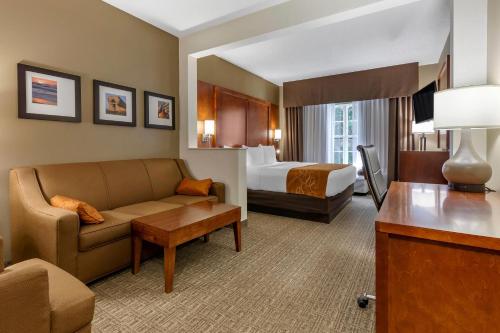 . Comfort Suites Marquette