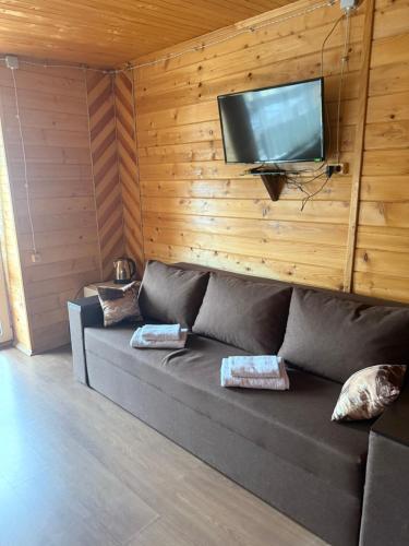 1 queen bed, 1 sofa bed