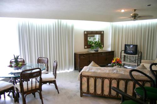 2 bedrooms, 3 beds
