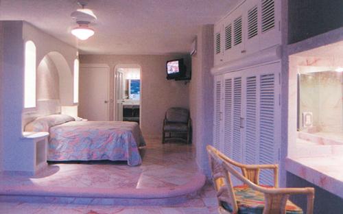 Hotel Suites Jazmin Acapulco Hotel Suites Jazmín Acapulco is perfectly located for both business and leisure guests in Acapulco. The property has everything you need for a comfortable stay. Service-minded staff will welcome and 