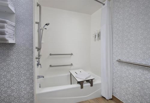 Hampton Inn Meridian - image 8