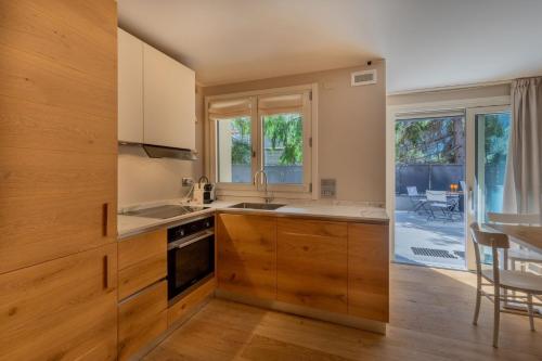 Cocina, MAISON DI VOLPI - Il fascino della montagna, la comodità del centro (MAISON DI VOLPI - Il fascino della montagna, la comodita del centro) in Courmayeur