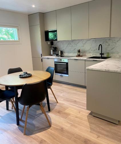 Konyha, Guest house with sauna and private beach in Inkoo