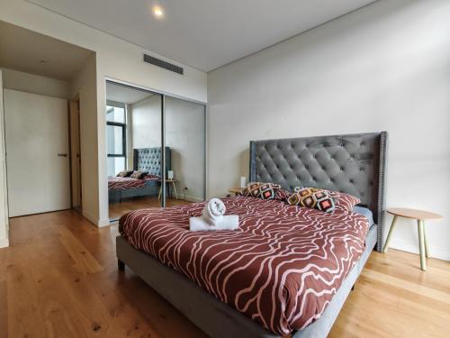 Sleek 2BR Modern Apartment in Sydney’s Tech Hub - image 4