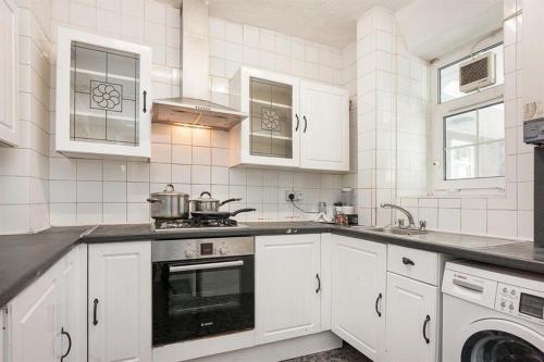 Spacious City Escape , Ground Floor, Sleeps 9
