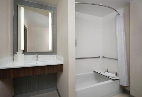 Hilton Garden Inn Meridian - image 2