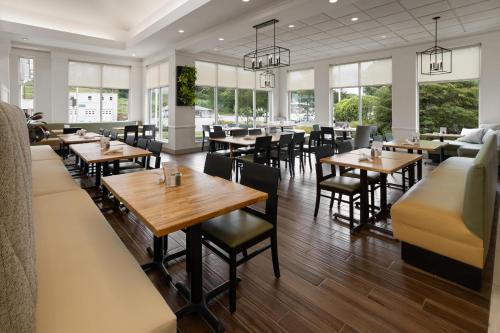 Hilton Garden Inn State College - image 10