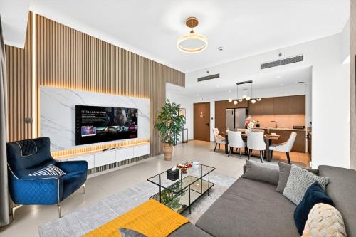 28th Floor Apartment Next to Burj And Mall Sleeps 7, Dubai