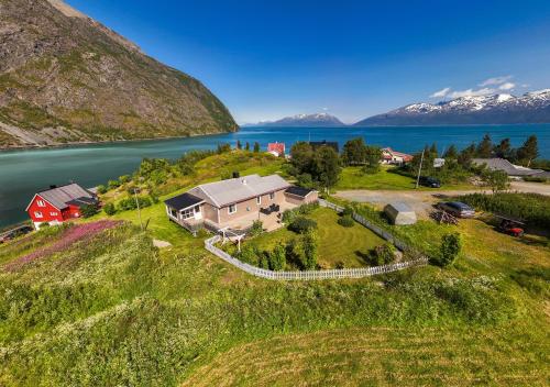 Lyngen alps View in Lyngseidet