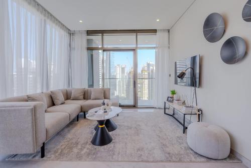 TRPS - Peninsula Five, Business Bay - Stylish 1BR - Canal & Burj Khalifa Views, Dubái (foto 5)