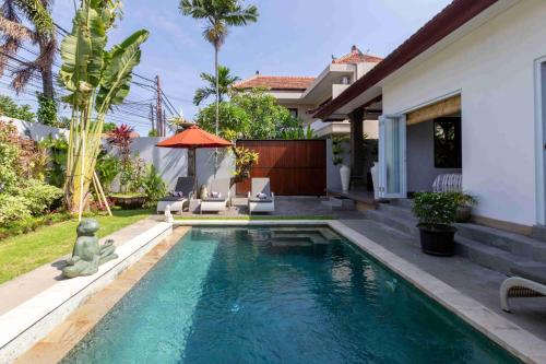 Villa Rosa - Spacious Oasis with Private Pool, close to Beach & Dining