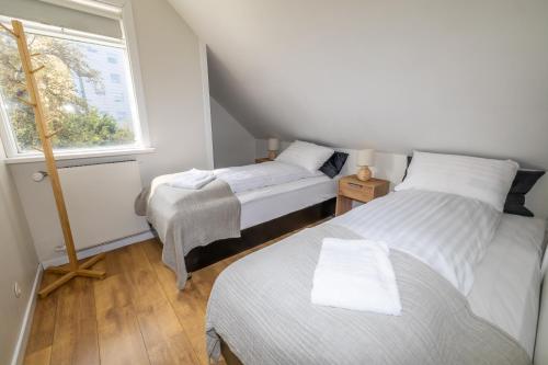 LL Properties - Spacious Historic Home, Akureyri (photo 5)