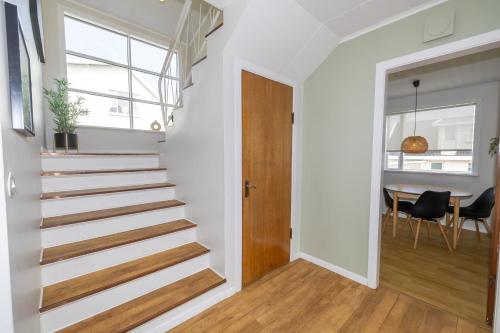 LL Properties - Spacious Historic Home, Akureyri (photo 4)