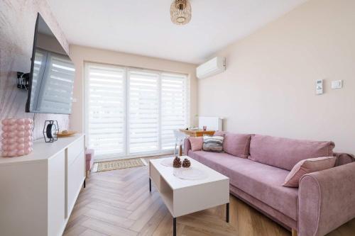 . Modern Apartment with Air Conditioning & Workspace in Gliwice by Noclegi Renters