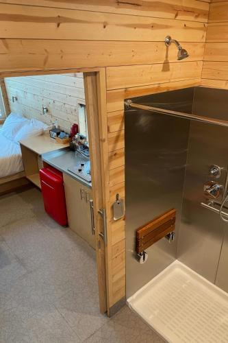 Fürdőszoba, Postcard Cabins Brown County in Columbus (Indiana)